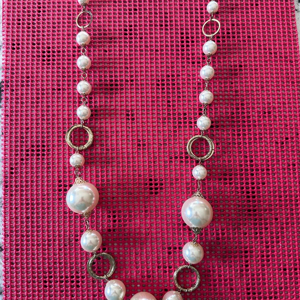 Pearl Beaded Necklace with Gold Ring Accents - White